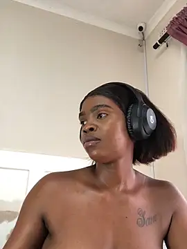 LuciousLips96 online show from February 13, 2025, 12:00 pm