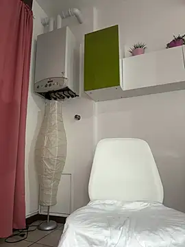 x elena x online show from April 3, 2026, 8:34 am