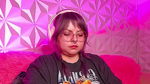 Satyn doll online show from October 24, 2025, 11:01 pm