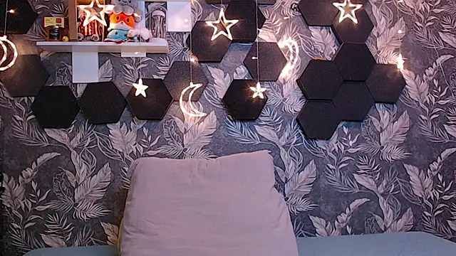 ChiooMia online show from March 16, 2026, 8:07 am