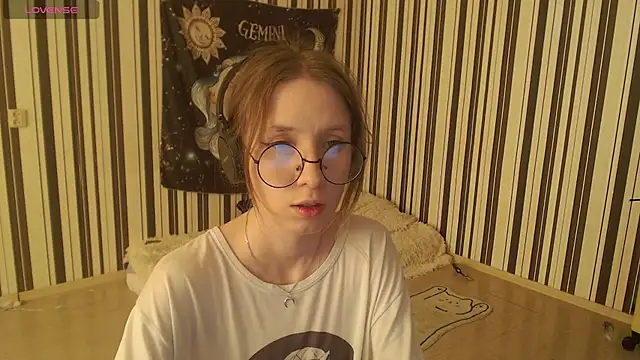  Hanna Moon  online show from October 1, 2025, 2:45 pm