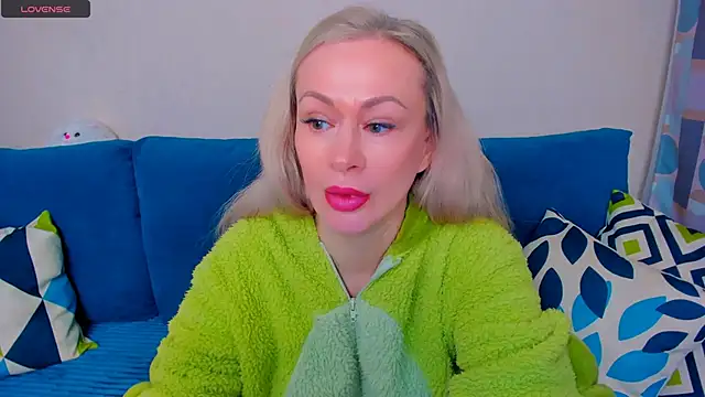 EllenMoore online show from October 7, 2025, 3:04 am