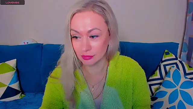 EllenMoore online show from October 15, 2025, 3:06 am