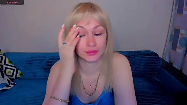 EllenMoore online show from July 5, 2026, 3:02 am