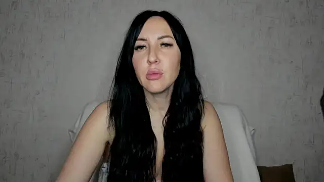 MissGulia online show from November 8, 2025, 2:01 am