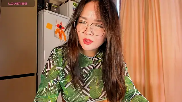 Snapshot of azure_moon2 chatting on June 19, 2026, 9:35 am azure moon2 online show from June 19, 2026, 9:35 am