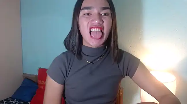 Snapshot of CasandraDiaz chatting on December 17, 2024, 10:54 pm CasandraDiaz online show from December 17, 2024, 10:54 pm