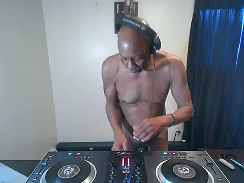 longdick4you8686 online show from March 21, 2025, 11:34 pm