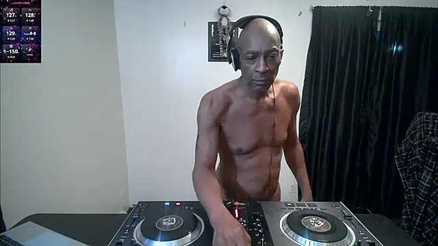 longdick4you8686 online show from November 6, 2025, 10:43 pm