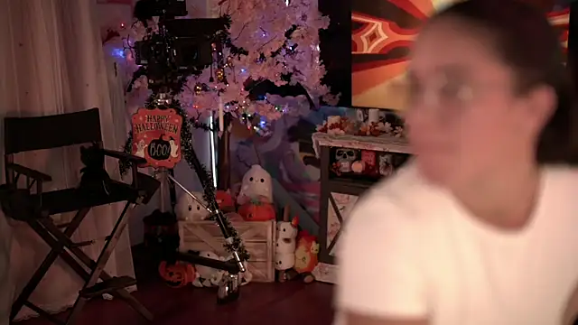 Snapshot of Nikki_Torres chatting on November 6, 2025, 1:50 am Nikki Torres online show from November 6, 2025, 1:50 am