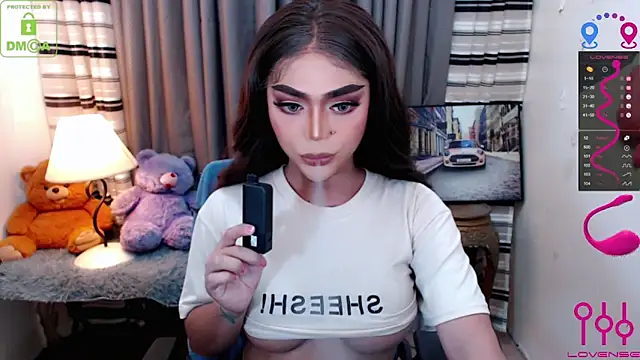 Fantacyoflove online show from November 4, 2025, 4:17 pm