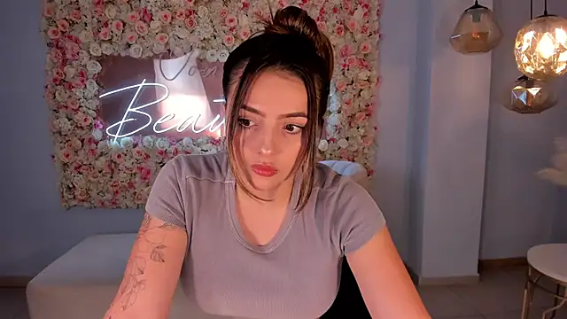 Snapshot of AmyWood chatting on December 24, 2024, 2:10 am AmyWood online show from December 24, 2024, 2:10 am