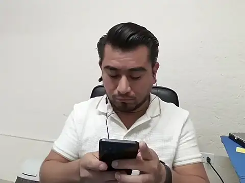 youmanhorny online show from August 3, 2026, 6:33 pm