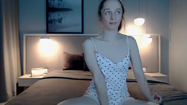 Snapshot of ShySchoolGirl chatting on October 21, 2025, 8:53 pm ShySchoolGirl online show from October 21, 2025, 8:53 pm