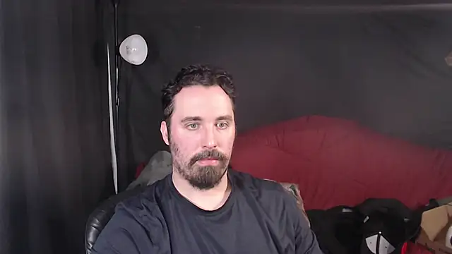 Snapshot of Metalstud chatting on February 18, 2025, 1:32 am Metalstud online show from February 18, 2025, 1:32 am