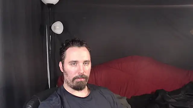 Snapshot of Metalstud chatting on February 18, 2025, 4:37 pm Metalstud online show from February 18, 2025, 4:37 pm