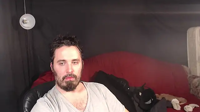 Snapshot of Metalstud chatting on March 13, 2025, 3:33 am Metalstud online show from March 13, 2025, 3:33 am