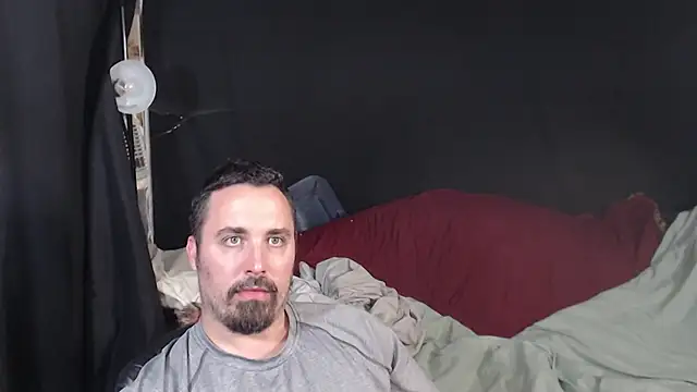 Snapshot of Metalstud chatting on October 6, 2025, 3:15 am Metalstud online show from October 6, 2025, 3:15 am