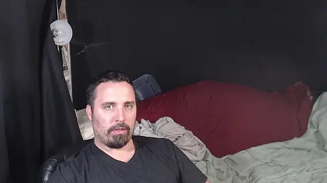 Snapshot of Metalstud chatting on October 9, 2025, 10:19 pm Metalstud online show from October 9, 2025, 10:19 pm