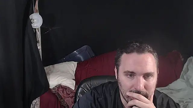 Snapshot of Metalstud chatting on October 12, 2025, 5:39 am Metalstud online show from October 12, 2025, 5:39 am