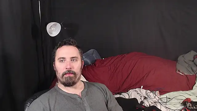 Snapshot of Metalstud chatting on October 25, 2025, 3:14 am Metalstud online show from October 25, 2025, 3:14 am