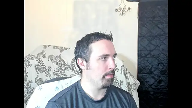 Snapshot of Metalstud chatting on November 14, 2025, 2:10 am Metalstud online show from November 14, 2025, 2:10 am