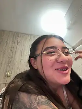 Snapshot of vaneelee chatting on November 25, 2025, 3:28 am vaneelee online show from November 25, 2025, 3:28 am