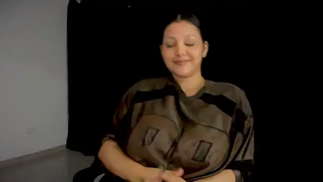 MarcellaGriffin online show from November 18, 2025, 11:15 pm