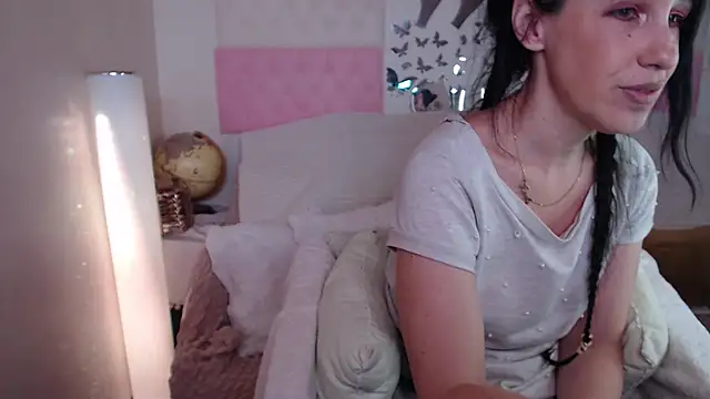 -carla- online show from November 26, 2025, 2:40 pm