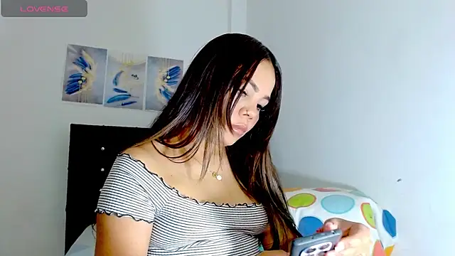 Snapshot of Kylie_loveee chatting on October 22, 2025, 1:39 am Kylie loveee online show from October 22, 2025, 1:39 am