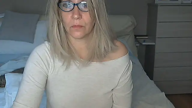 Snapshot of -K-- chatting on March 12, 2025, 10:05 am -K-- online show from March 12, 2025, 10:05 am