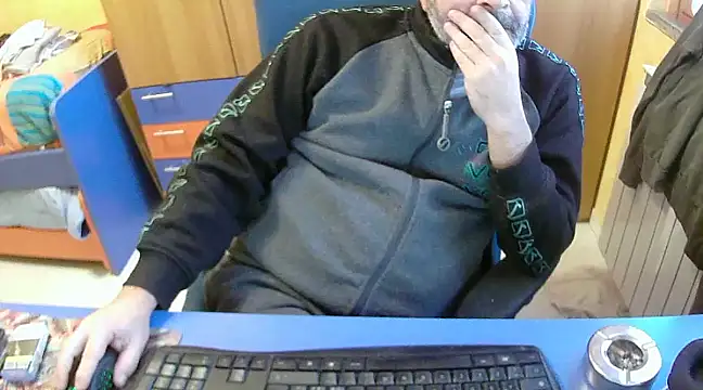 Snapshot of Tango128 chatting on December 21, 2024, 7:13 am Tango128 online show from December 21, 2024, 7:13 am