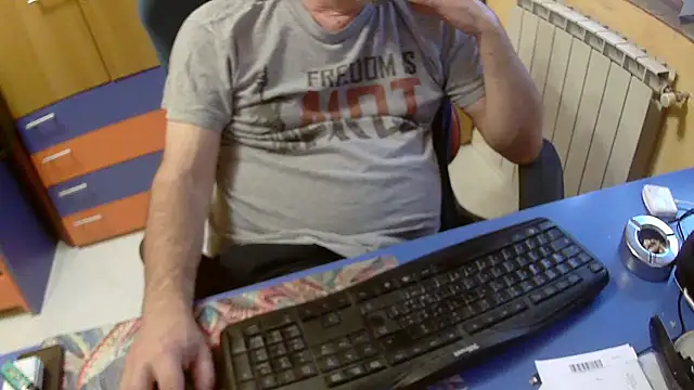 Snapshot of Tango128 chatting on September 10, 2025, 6:35 am Tango128 online show from September 10, 2025, 6:35 am