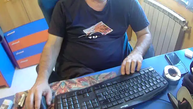 Snapshot of Tango128 chatting on September 18, 2025, 7:10 am Tango128 online show from September 18, 2025, 7:10 am
