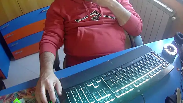 Snapshot of Tango128 chatting on April 29, 2026, 8:18 am Tango128 online show from April 29, 2026, 8:18 am