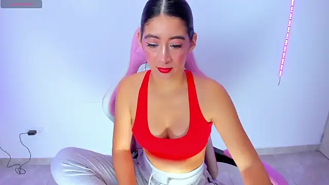 Snapshot of MeganWhite3 chatting on February 23, 2025, 11:36 pm MeganWhite3 online show from February 23, 2025, 11:36 pm