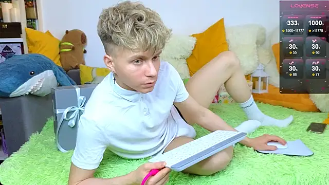 LandelRay online show from April 4, 2026, 8:12 am