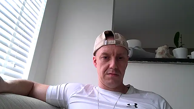 ploki2180 online show from October 28, 2025, 2:09 pm