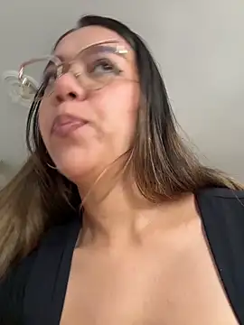 Snapshot of Andrea-Queen chatting on April 11, 2026, 2:10 pm Andrea-Queen online show from April 11, 2026, 2:10 pm