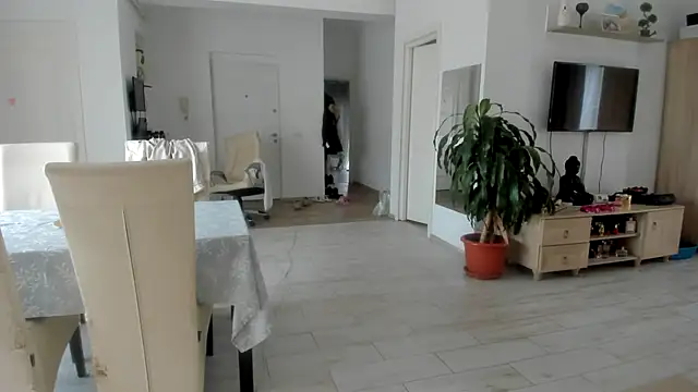 woolfiie online show from October 6, 2025, 8:34 am