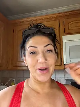 Snapshot of LittleMissEeve chatting on April 12, 2026, 4:56 pm LittleMissEeve online show from April 12, 2026, 4:56 pm