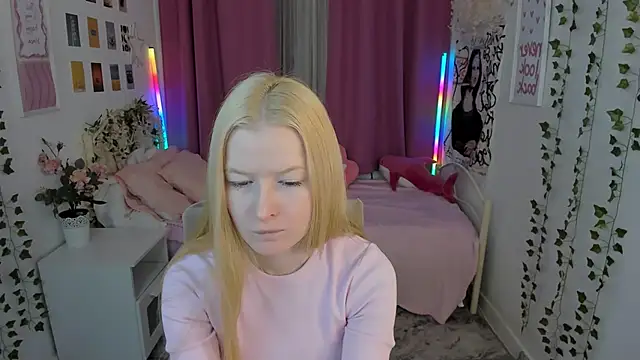 Snapshot of Laly_Peach chatting on March 1, 2026, 6:15 am Laly Peach online show from March 1, 2026, 6:15 am