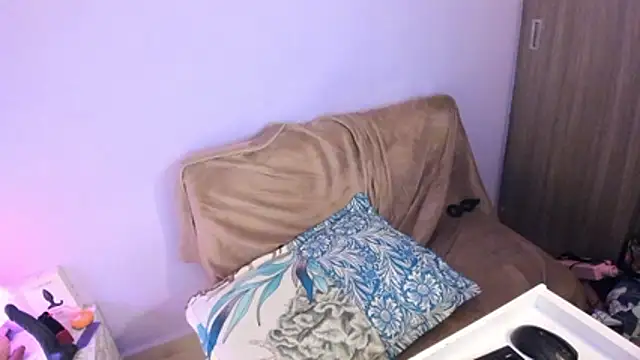 Snapshot of K_a_t_i_a_ chatting on February 1, 2026, 4:11 am K a t i a online show from February 1, 2026, 4:11 am