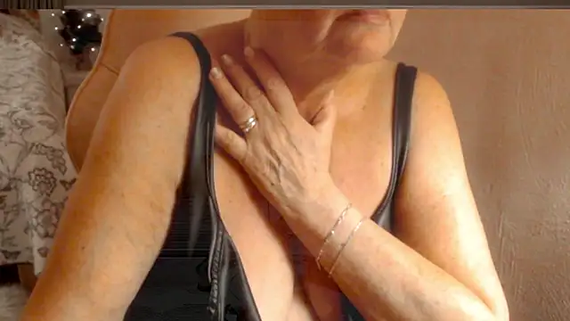 GrannyChrissy68 online show from December 27, 2024, 10:26 pm