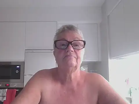 GrannyChrissy68 online show from October 11, 2025, 9:02 pm
