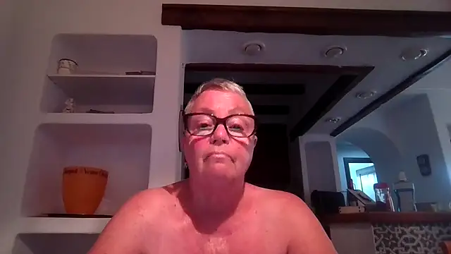 GrannyChrissy68 online show from October 22, 2025, 9:14 pm