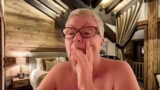GrannyChrissy68 online show from March 18, 2026, 10:24 pm