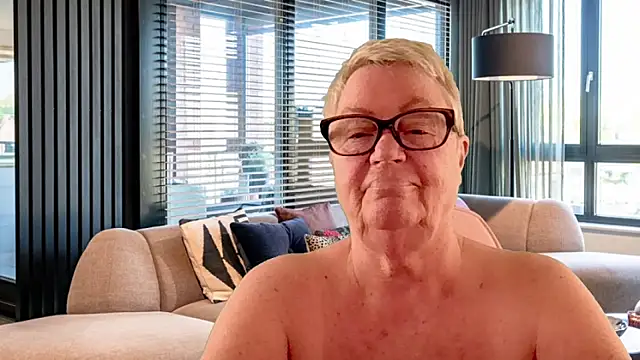 GrannyChrissy68 online show from April 4, 2026, 1:30 pm