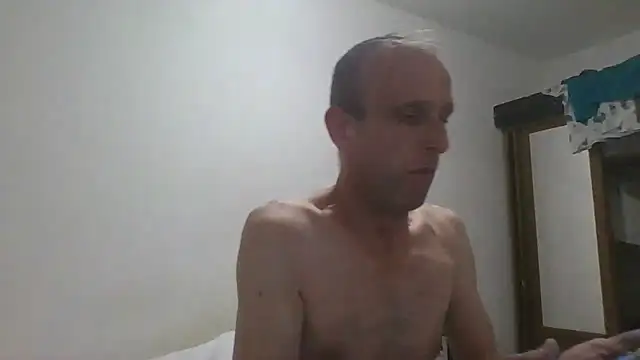 Snapshot of Hunzi123 chatting on July 6, 2026, 12:18 am Hunzi123 online show from July 6, 2026, 12:18 am