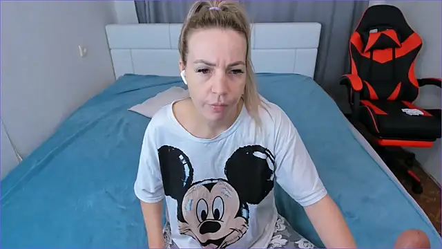 Snapshot of DreamGirl225 chatting on October 22, 2025, 7:30 am DreamGirl225 online show from October 22, 2025, 7:30 am